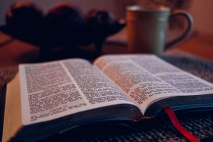 ¿Quién escribió el Antiguo y el Nuevo Testamento?